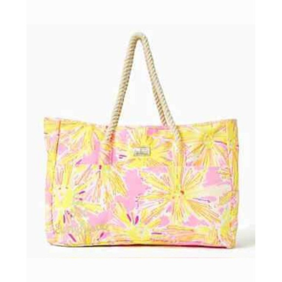 Lilly Pulitzer Handbags - New NWT Lilly Pulitzer Large Canvas Beach Carry All Tote Bag "Be The Sunshine"